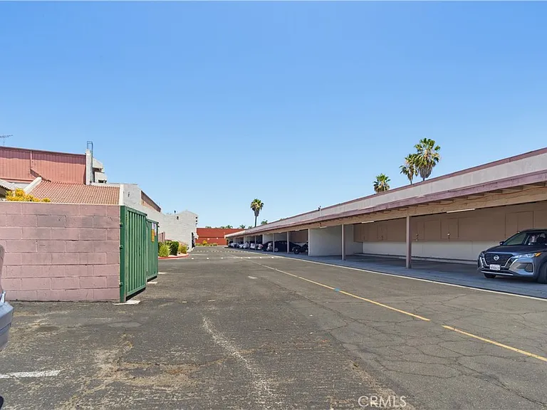 1067 S Citron St — Photo 33