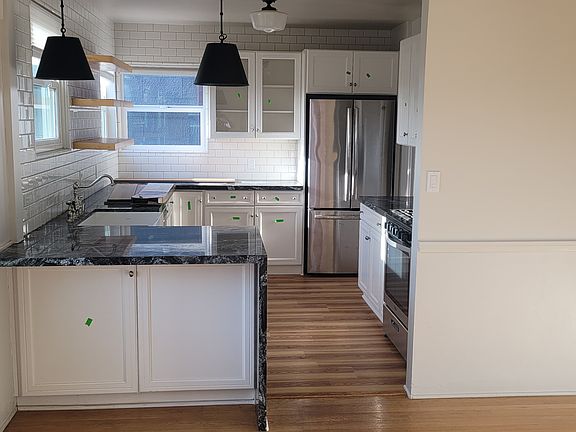 2nd image of 3040 Curlew St