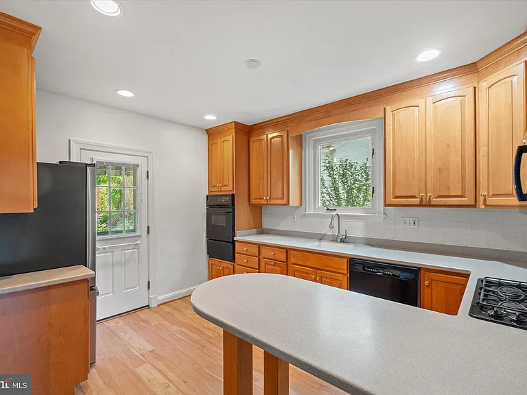 7014 Beechwood Dr — Photo 4