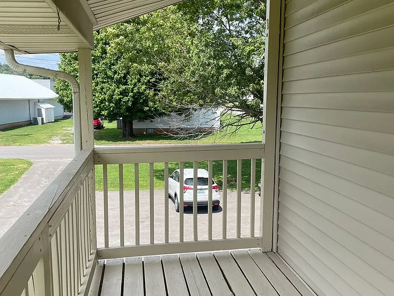 200 Maple Ave — Photo 24