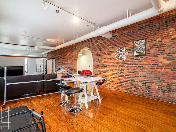 3rd image of 689 E Oak St #689