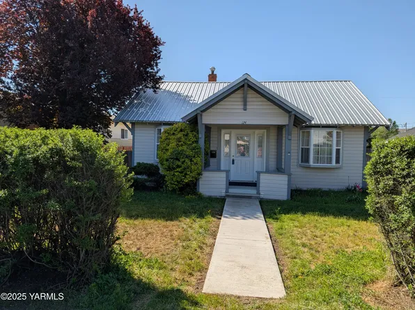 124 E Bartlett Ave, Selah, WA 98942