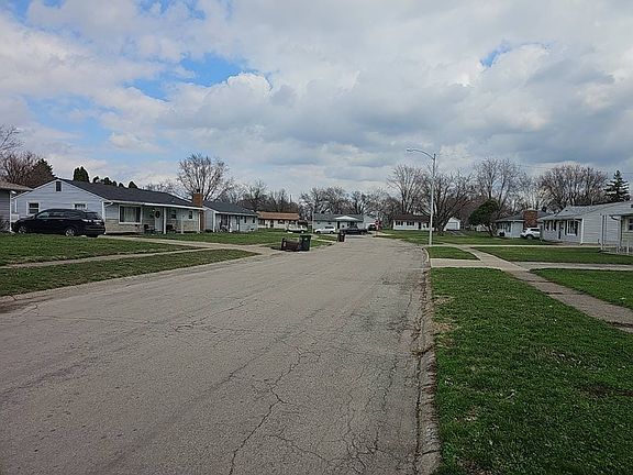 4th image of 2670 Maplegrove Ave