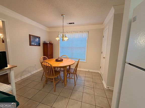 4th image of 381 Newcastle Vis