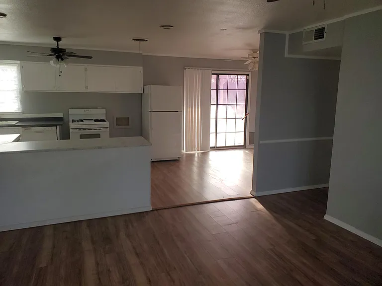 5019 Bowie St — Photo 7