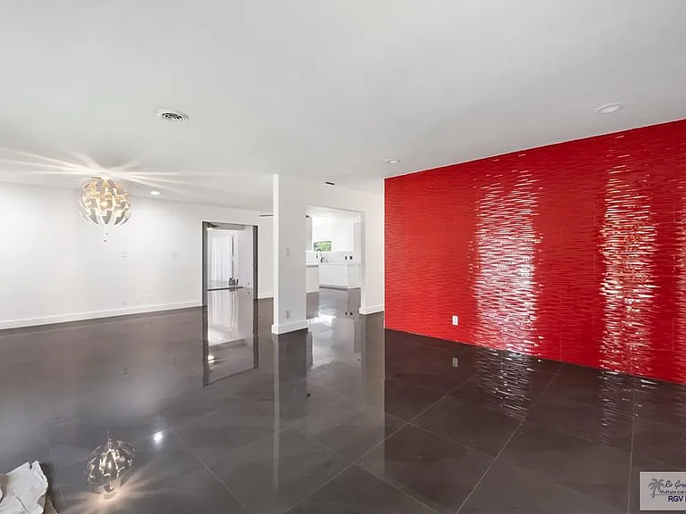 28 Red Bay Cir — Photo 2