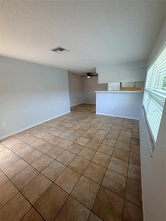 2 bed, 1.5 bath, 825 sqft, $1,199 — Photo 2