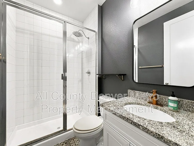 5 bed, 5.0 bath, 3934 sqft, $4,795 — Photo 4