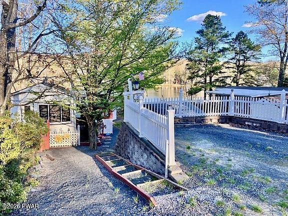 5th image of 217 Village Dr W