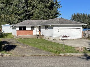 3511 Ridgeway Dr, Reedsport, OR 97467