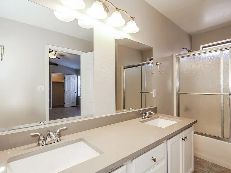 306 N Wildrose — Photo 14