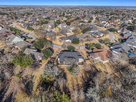 4th image of 720 Plum Hollow Dr