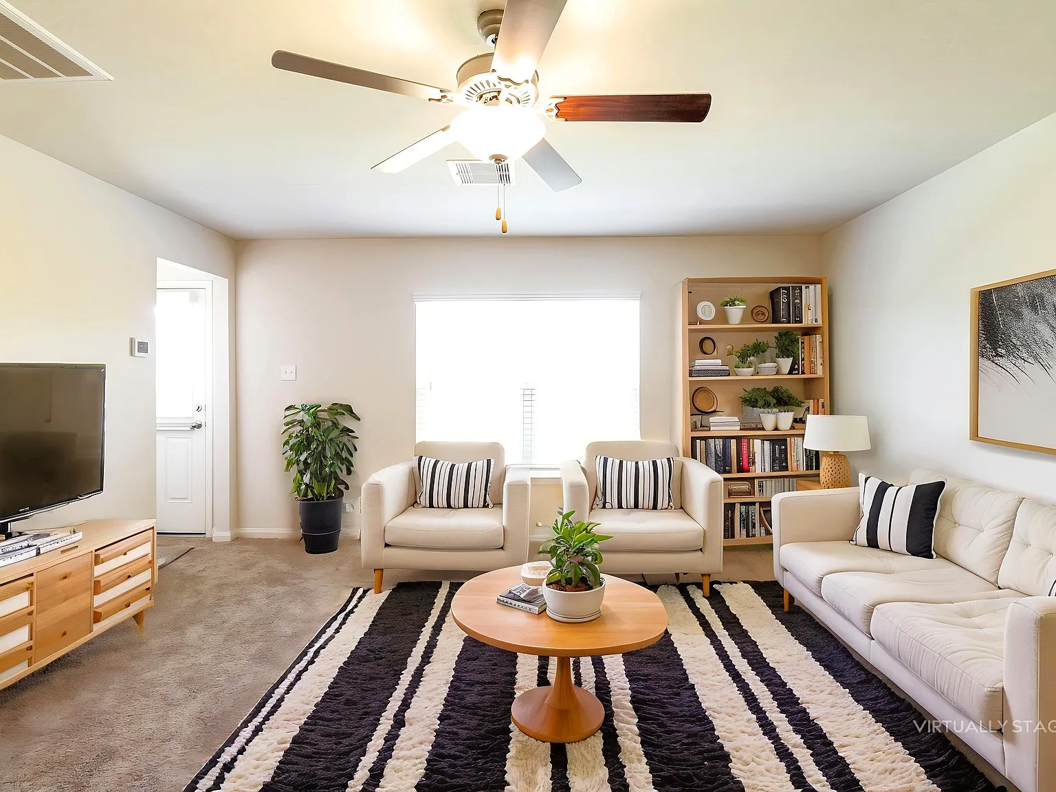 3 bed, 2.0 bath, 1366 sqft, $1,595 — Photo 2