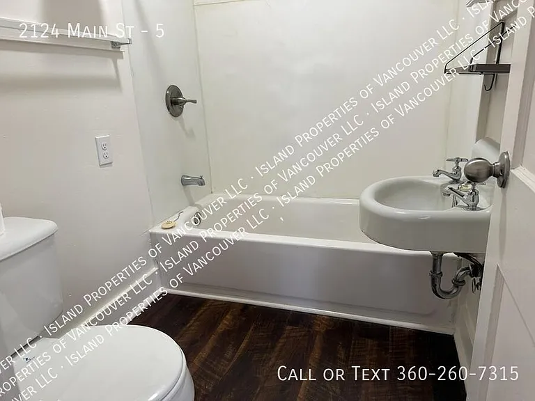 2124 Main St #5 — Photo 5