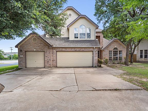 2nd image of 100 Parque Cir