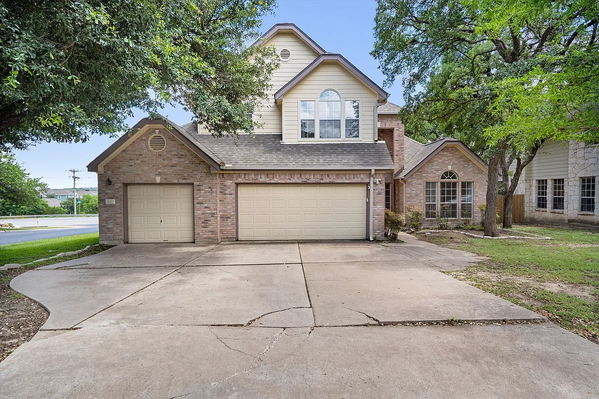 Building Photo - 100 Parque Cir