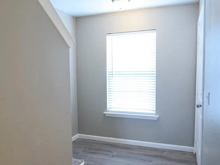 6003 Cullen Dr — Photo 11
