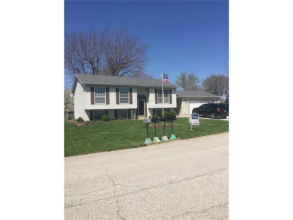 902 Terrace Dr photo 1