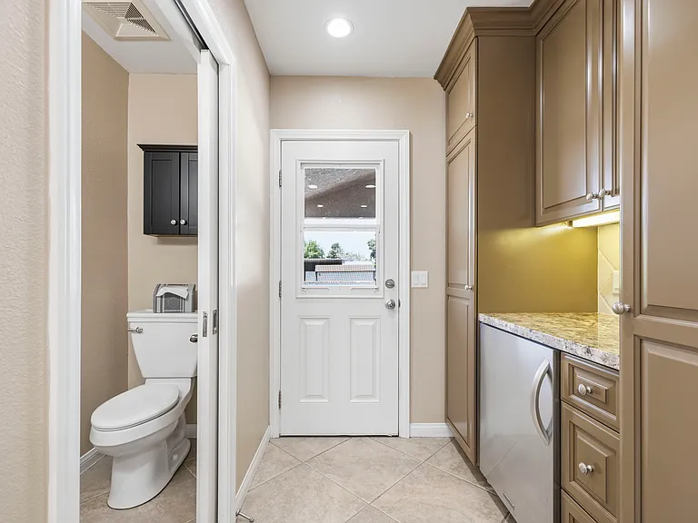 9141 Wheatland Ave — Photo 13