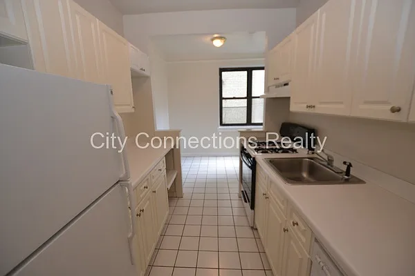 Rented by City Connections Realty | media 3