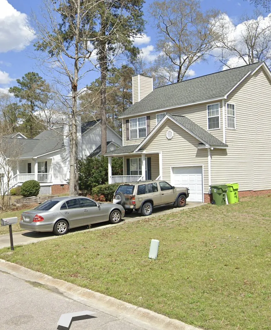 218 Oak Creek Cir — Photo 2