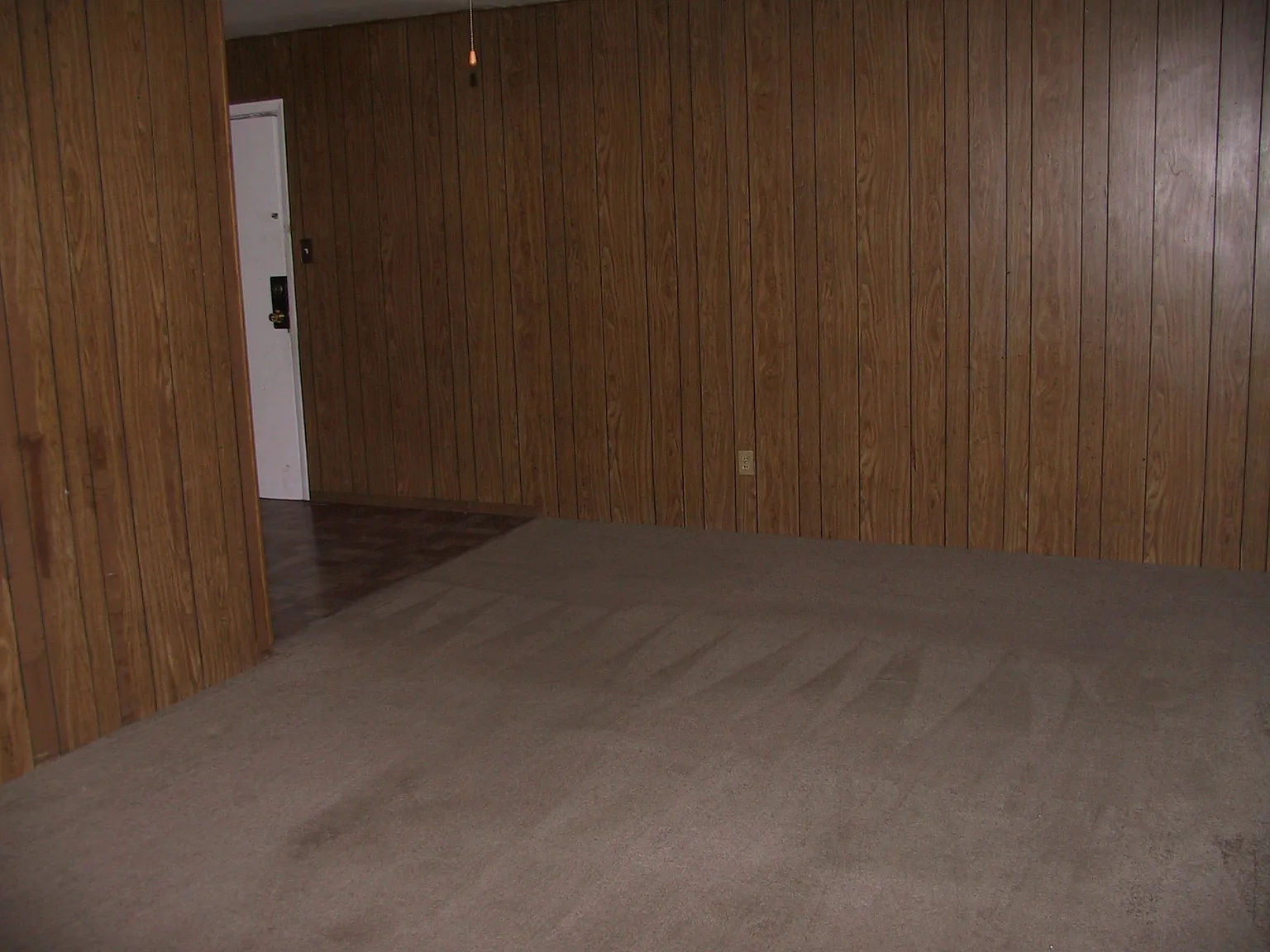 3 bed, $995 — Photo 1
