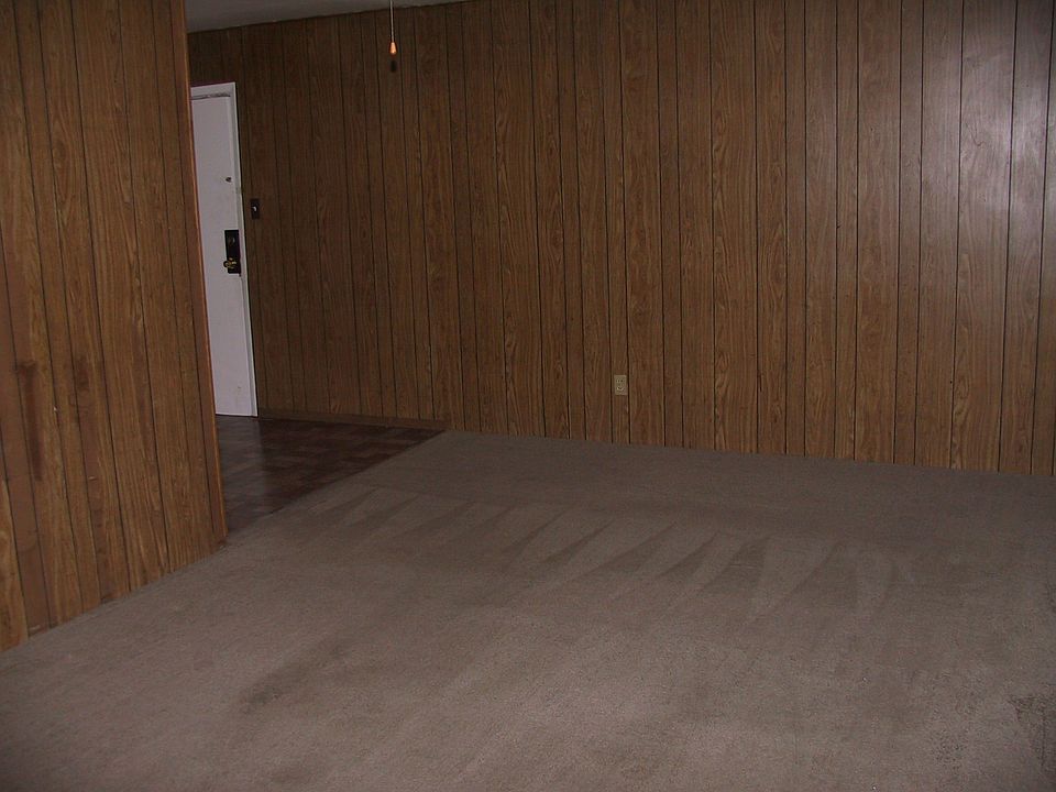 1st image of 232 E Valley Rd