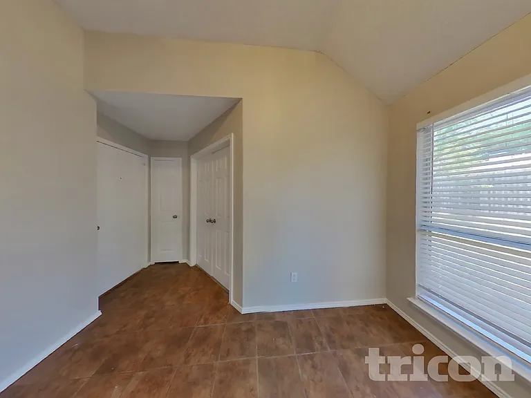 409 Roan Ln — Photo 6