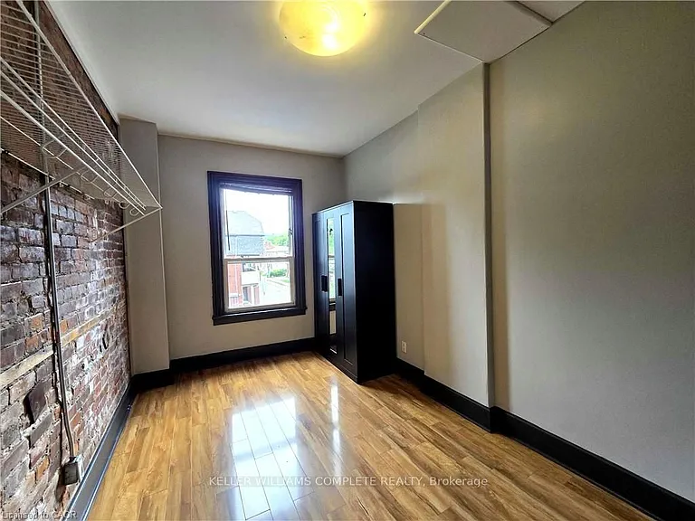 473 King St W #B — Photo 11