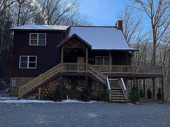 View of home from driveway