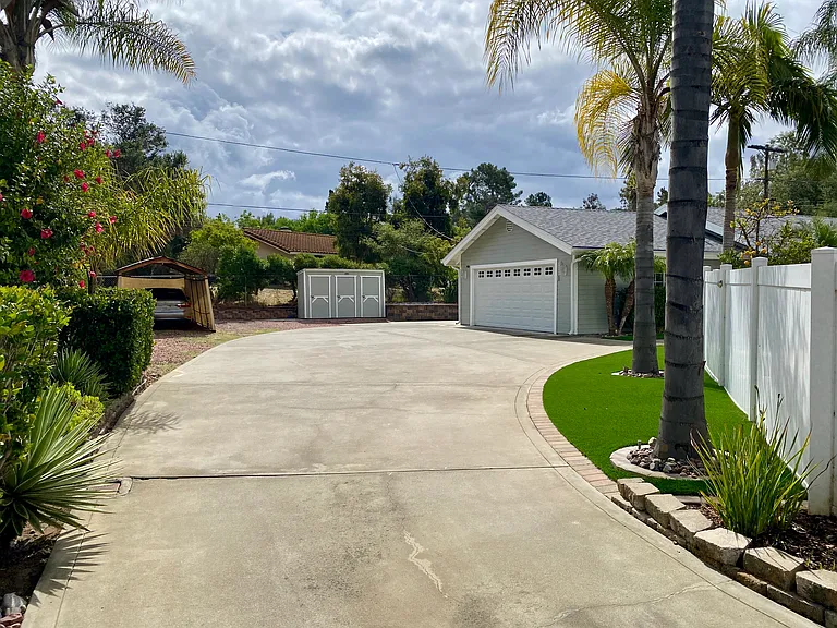 757 N Stagecoach Ln N — Photo 4