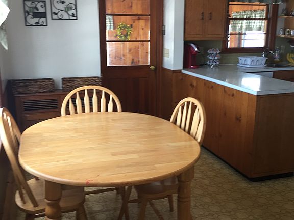 Eat in kitchen area