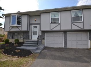 93 Dubonnet Dr, Depew, NY 14043