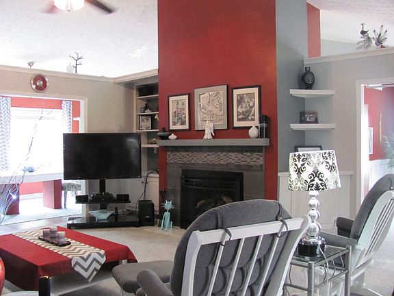 Family room w tile fireplace