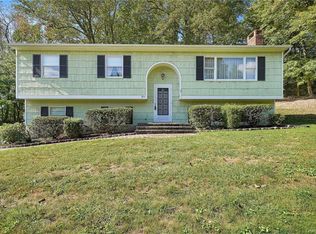 5 Chaparral Rd, Nanuet, NY 10954