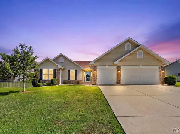 151 Riverdale Woods Cir, Saint Paul, MO 63366