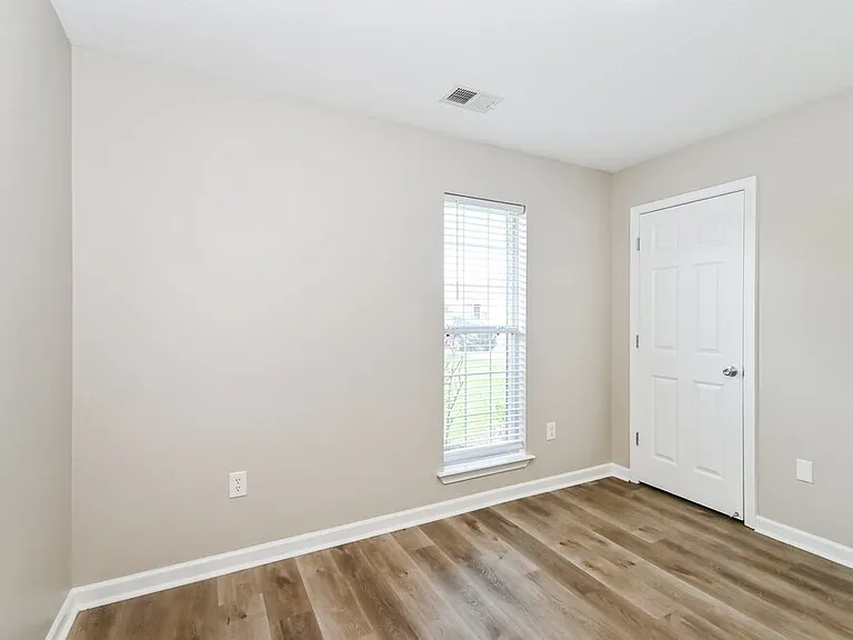 1540 Madison Cv W — Photo 13