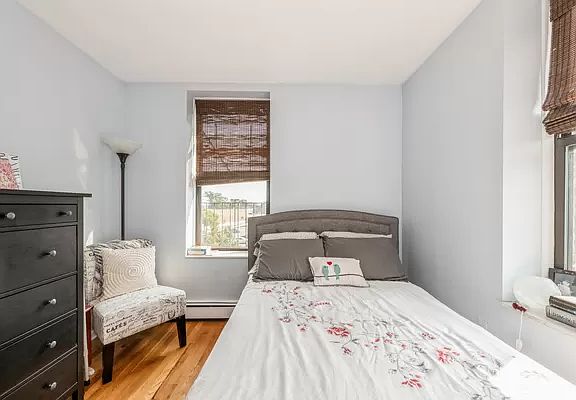 3rd image of 293 Dahlgren Pl APT 3D