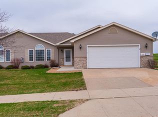 4421 Meadow Lakes Dr NW, Rochester, MN 55901
