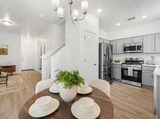 1054 Buena Vista Ln, Hanford, CA 93230