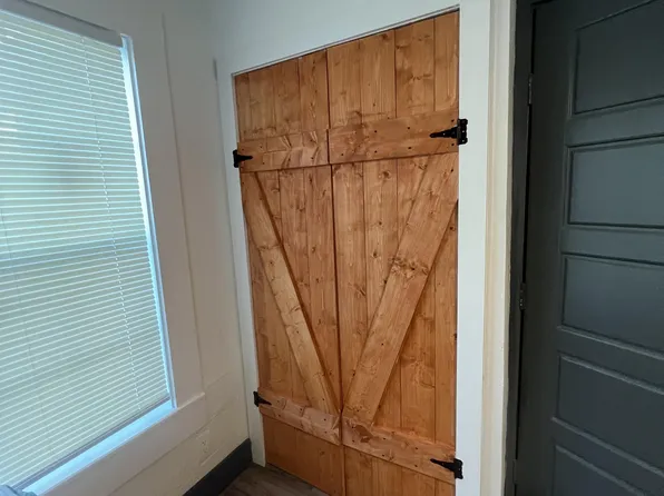 512 Dell Ct APT 4, Houston, TX 77009