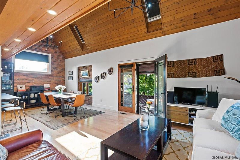 5th image of 80a WILLETT Street