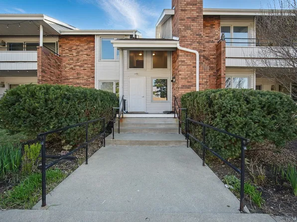 1100 50th St Unit 2207, West Des Moines, IA 50266