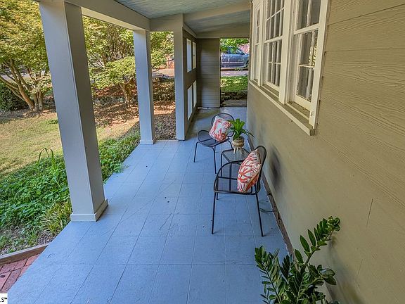 4th image of 19 E Mountainview Ave