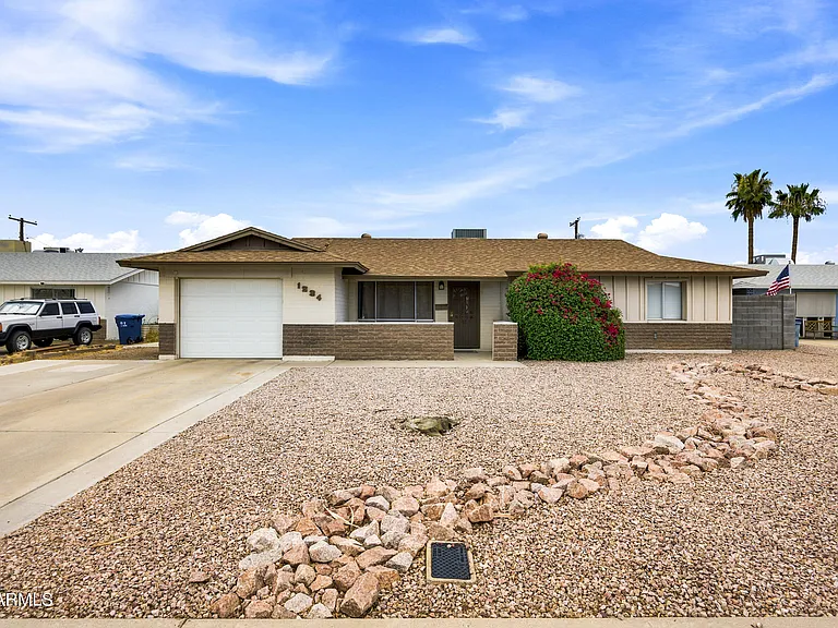 1234 E Riviera Dr — Photo 2