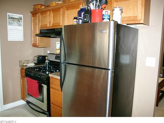 3rd image of 425 Pecan Dr