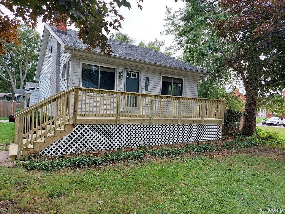 1st image of 521 Hilldale Dr