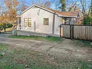 5th image of 808 Beverly Dr