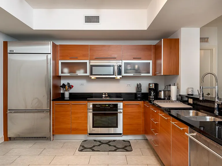 3001 Oasis Grand Blvd — Photo 8