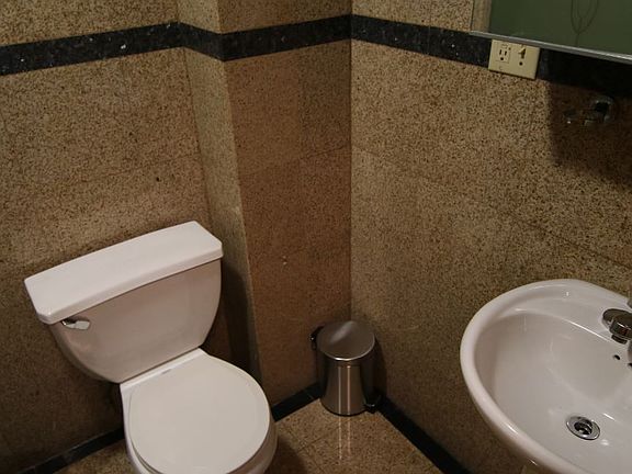 5th image of 112 Mulberry St #8